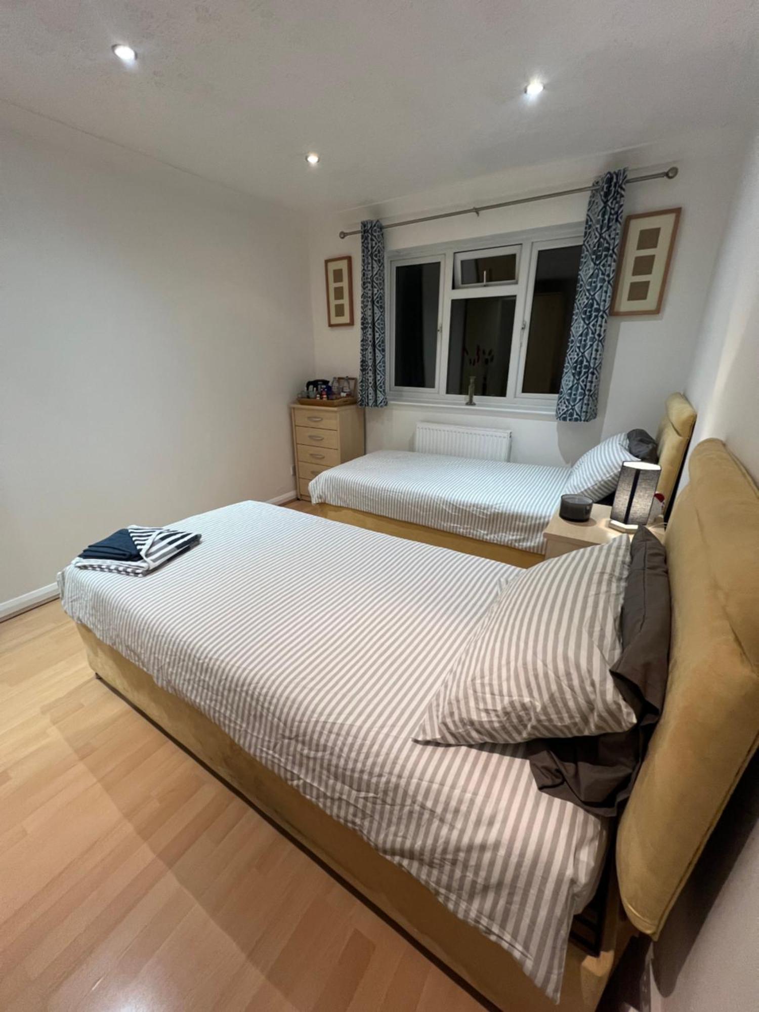 Double Room At The Bungalow With Shared Shower Room Kettering Exterior photo