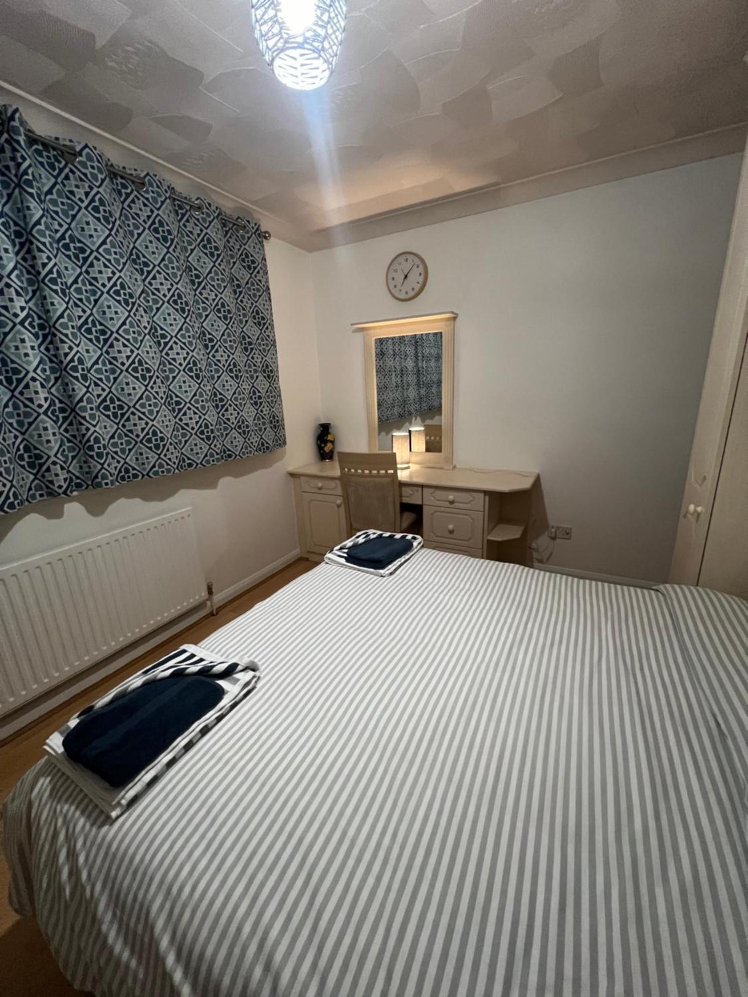 Double Room At The Bungalow With Shared Shower Room Kettering Exterior photo