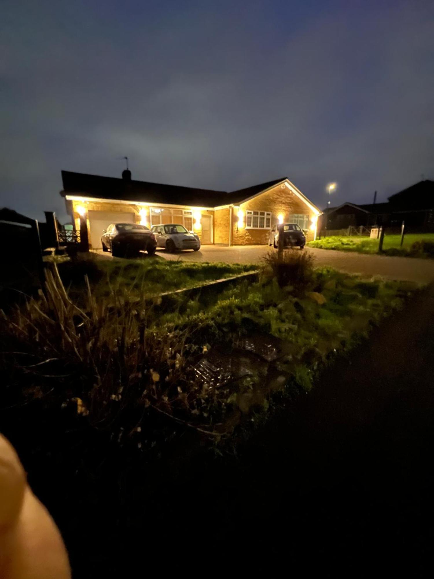 Double Room At The Bungalow With Shared Shower Room Kettering Exterior photo